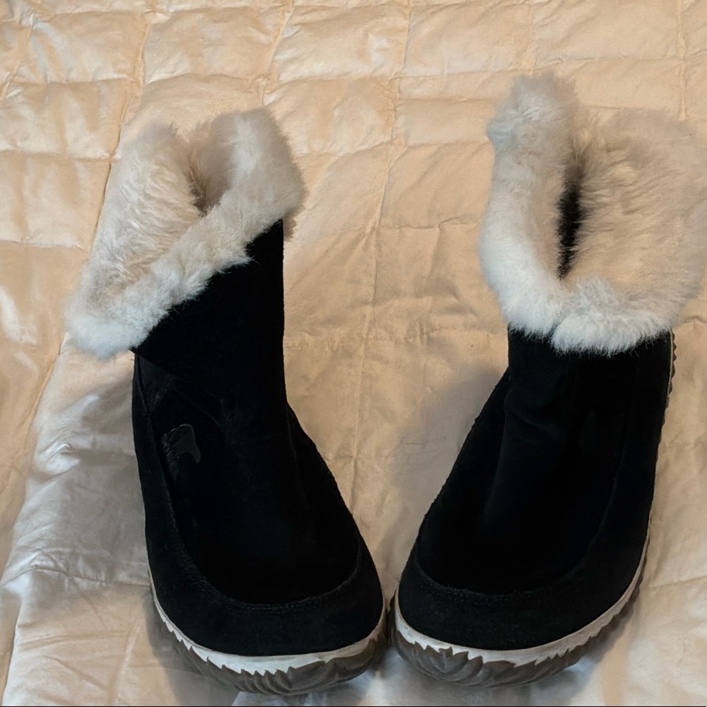 Sorel Black Winter Boots with White Faux-Fur Collar